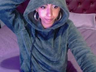 MeryGuell naked in her Live Sex Chat