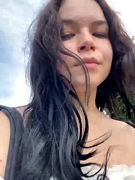 SandraaHub naked stripping on cam for live sex video chat