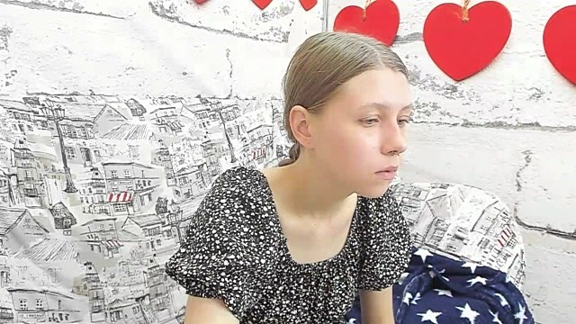 Honey_berry naked stripping on cam for live sex video chat