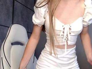 MelodyTores naked in her Live Sex Chat