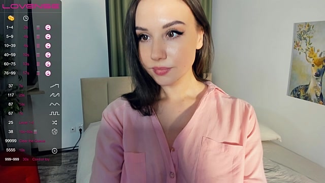 MichelleBenss naked stripping on cam for live sex video chat