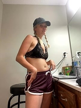 Mileyrae naked stripping on cam for live sex video chat