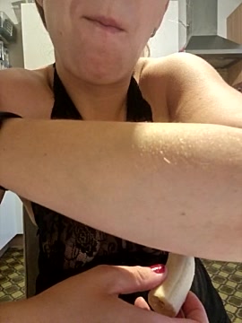 Raupeschmetterling naked stripping on cam for live sex video chat