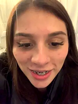 Allisonn_parker23 naked stripping on cam for live sex video chat