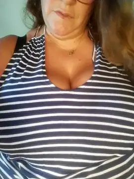 AurelieBBW naked stripping on cam for live sex video chat