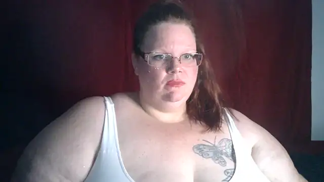 IrishLynn_Lee naked stripping on cam for live sex video chat