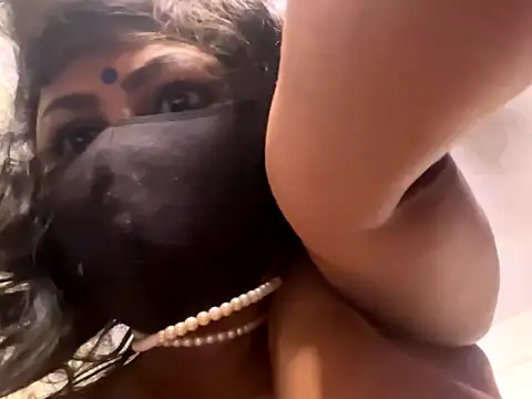 JASMINE1122 naked stripping on cam for live sex video chat