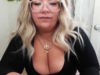 kinky-kris naked in her Live Sex Chat