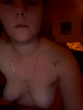 kinkygirl420x naked stripping on cam for live sex video chat