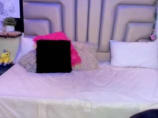 LeslyDaniel naked in her Live Sex Chat