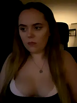 OliviaPrinses naked stripping on cam for live sex video chat