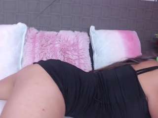 bella-blue naked in her Live Sex Chat
