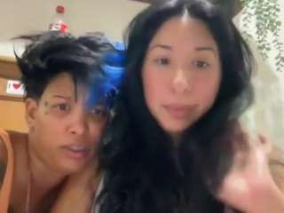 Dhebora-Mela naked in her Live Sex Chat