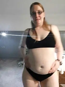 Elizabethwhite12 naked stripping on cam for live sex video chat