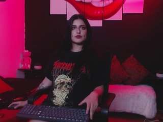 lucy-lavey naked in her Live Sex Chat
