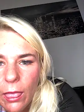 naughtyd23 naked stripping on cam for live sex video chat