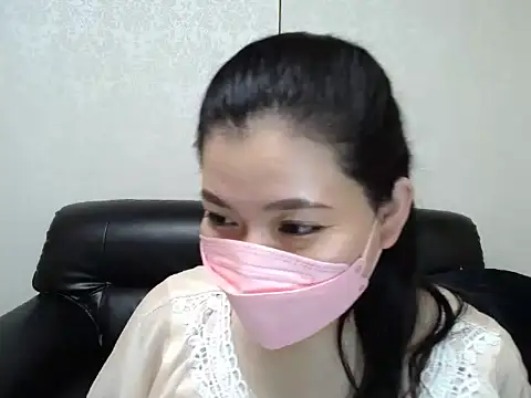 __RAN-RAN__ naked stripping on cam for live sex video chat