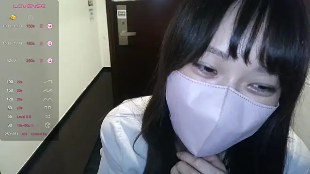 xMOMO_x naked stripping on cam for live sex video chat