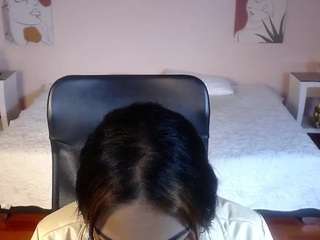Alisonn-brown naked in her Live Sex Chat