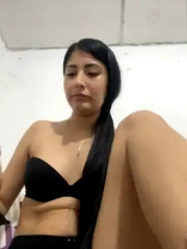 Ashley-Cutte- naked stripping on cam for live sex video chat