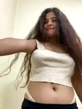 Cuttie-Pie naked stripping on cam for live sex video chat
