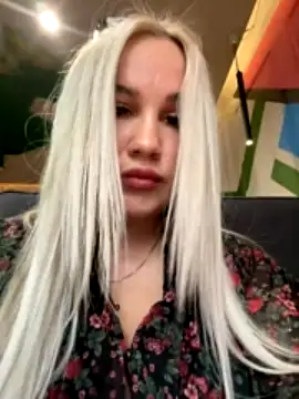 JuicyEvaa naked stripping on cam for live sex video chat