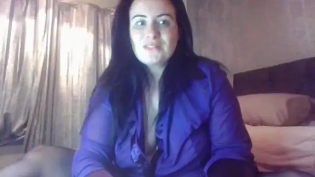 mumsmidlifecris1 naked stripping on cam for live sex video chat