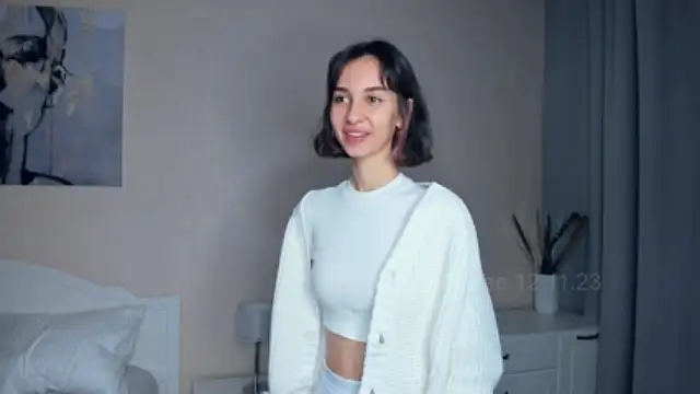 BellaWhiteee naked stripping on cam for live sex video chat