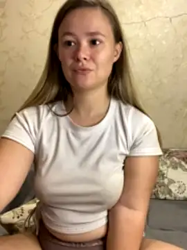 Caramelleeee naked stripping on cam for live sex video chat