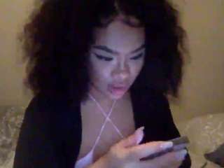 DiamondDeepThroat naked in her Live Sex Chat