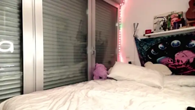 Emma_moon001 naked stripping on cam for live sex video chat