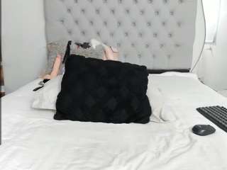 Emmily-Giraldo nude in hot Live Sex Chat