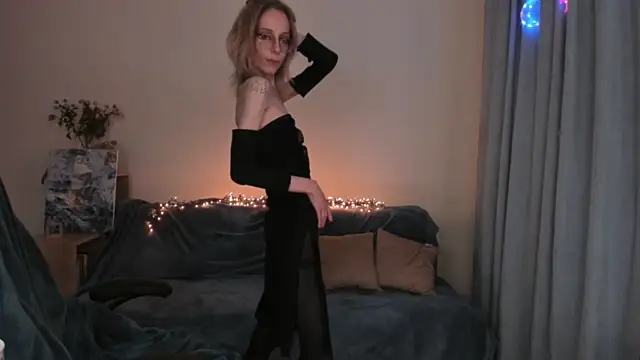 amber_quell_here naked stripping on cam for live sex video chat