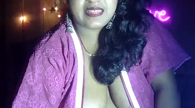 Amisha_bhabhi naked stripping on cam for live sex video chat