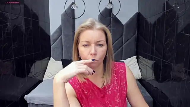 Annie_Light naked stripping on cam for live sex video chat