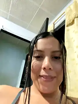 Evie- naked stripping on cam for live sex video chat