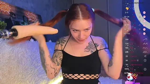 FlirtyFox naked stripping on cam for live sex video chat