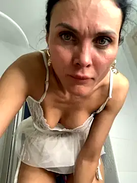 North-Carolina naked stripping on cam for live sex video chat