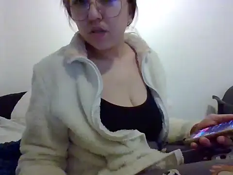 ROSANINAHOT naked stripping on cam for live sex video chat