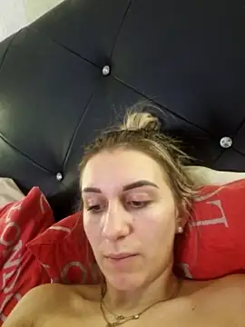 sexeetlui naked stripping on cam for live sex video chat