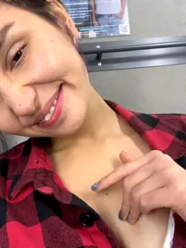 Taranee_cook naked stripping on cam for live sex video chat