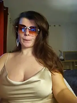 Bellaluna_show naked stripping on cam for live sex video chat