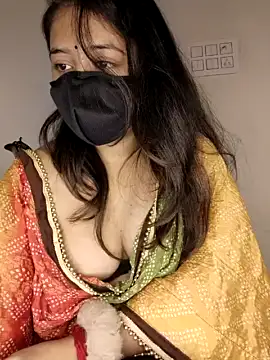 HOT-SEDUCTRESS naked stripping on cam for live sex video chat
