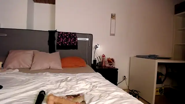LaviniaJolie naked stripping on cam for live sex video chat