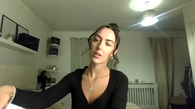 Mollybabyx naked stripping on cam for live sex video chat