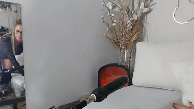 TatjanaSue naked stripping on cam for live sex video chat