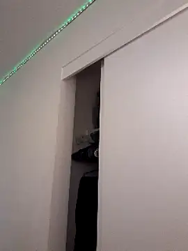 Elliekittyy naked stripping on cam for live sex video chat