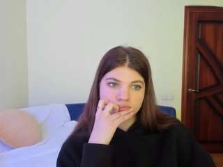 EmiliaMarloww nude in hot Live Sex Chat
