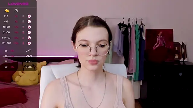Hanna-Wow naked stripping on cam for live sex video chat