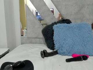 Rossett-Honeyy nude in hot Live Sex Chat